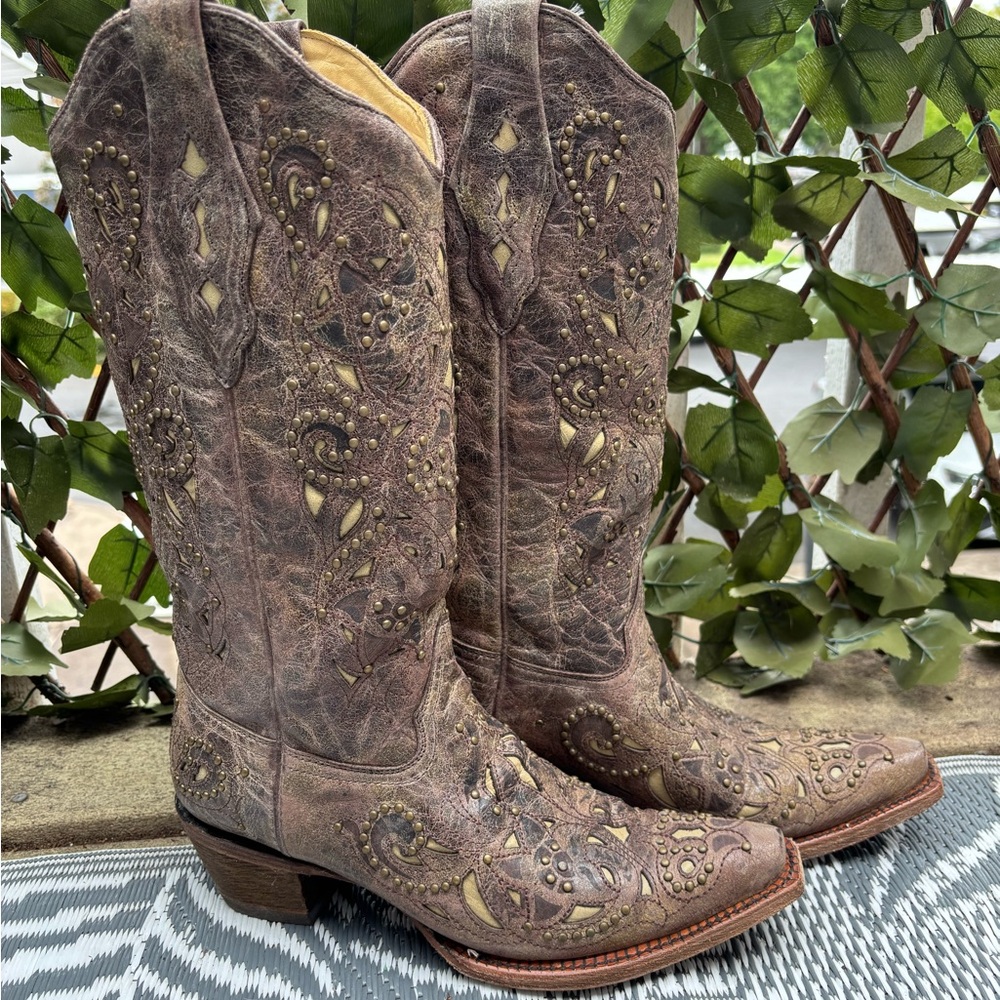 Corral Vintage Boots Distressed Brown Heeled Boots